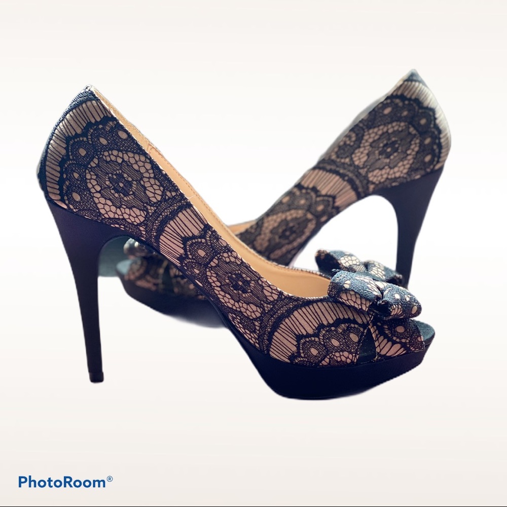 Audrey Brooke Darcy Lace Peep Toe Shoe (Size 7)